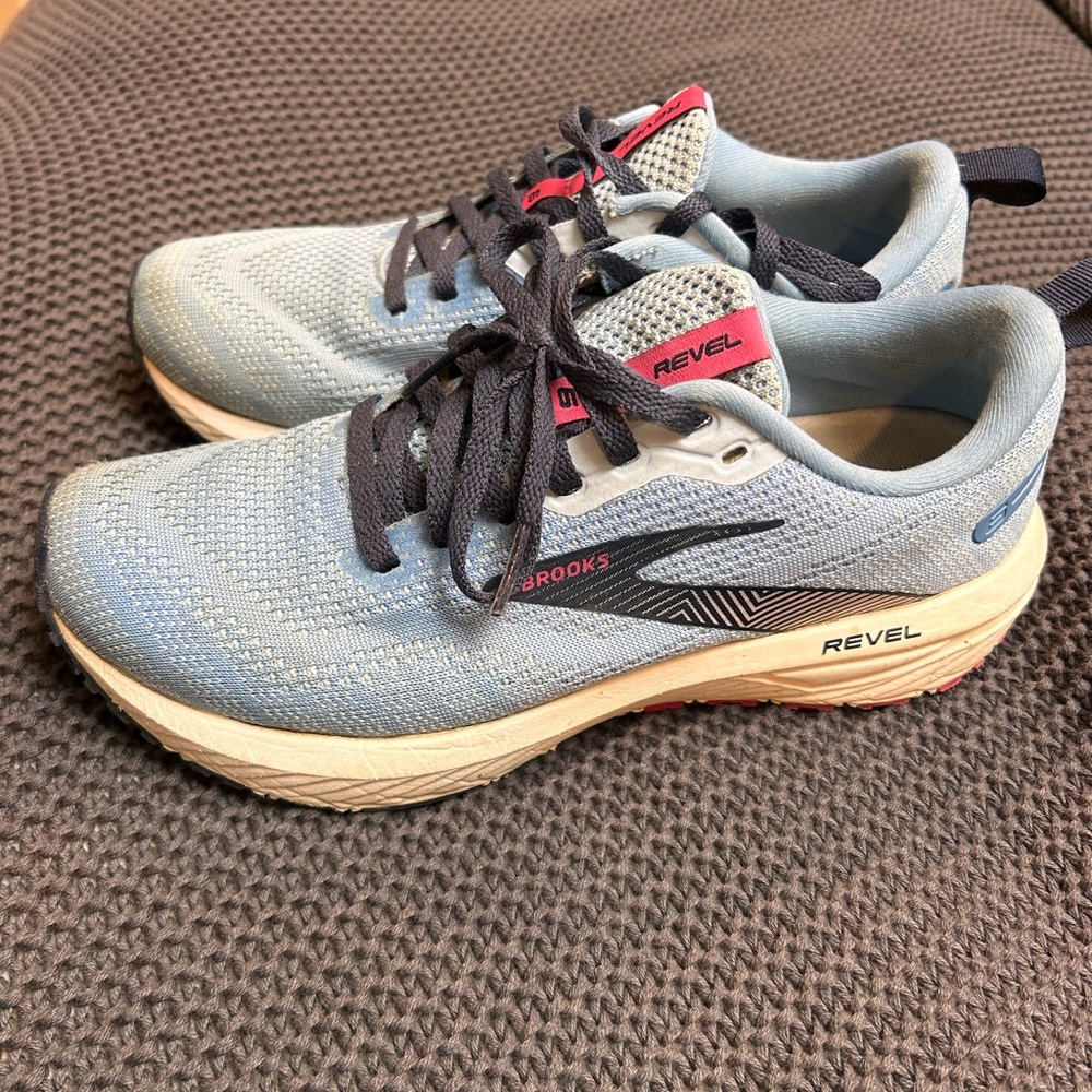 Brooks Revel Running Shoes - Light Blue with Black and Pink Accents